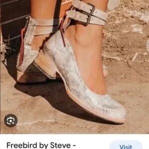 Freebird by Steven Women's Silver Snakeskin Shoes